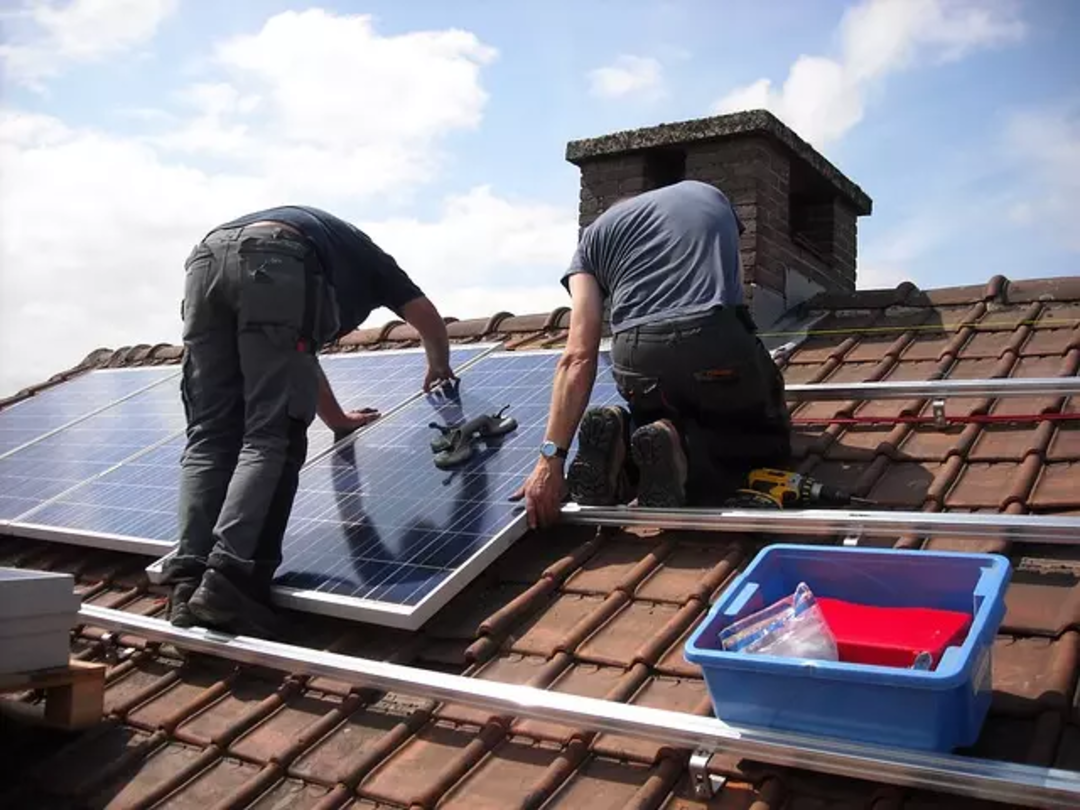 montaż paneli słonecznych